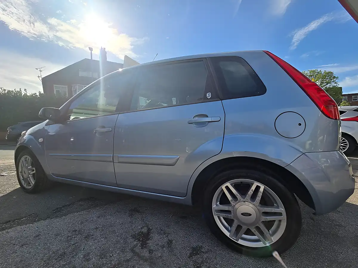 Used 2006 Ford Fiesta Ghia Blue - Interior and Exterior details 12