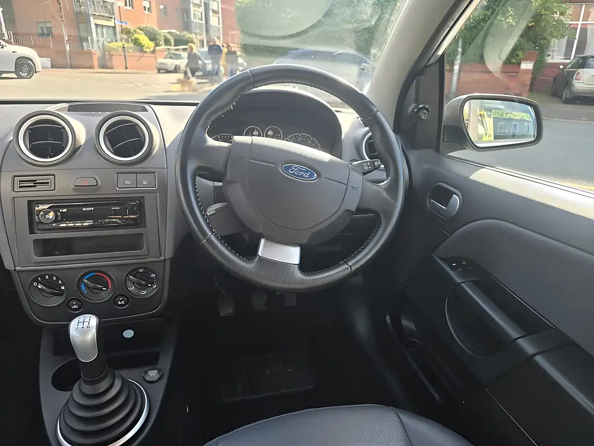 Used 2006 Ford Fiesta Ghia Blue - Interior and Exterior details 14