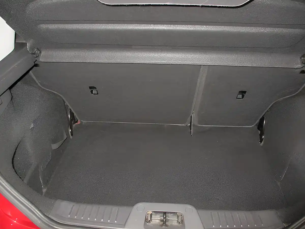 Used 2006 Ford Fiesta Zetec Red - Interior and Exterior details 11