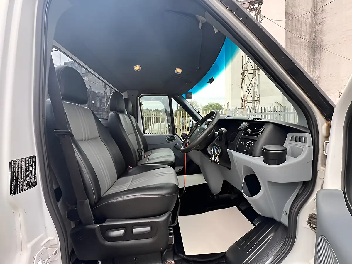 Used 2006 Ford Transit 350 Lwb White - Interior and Exterior details 12