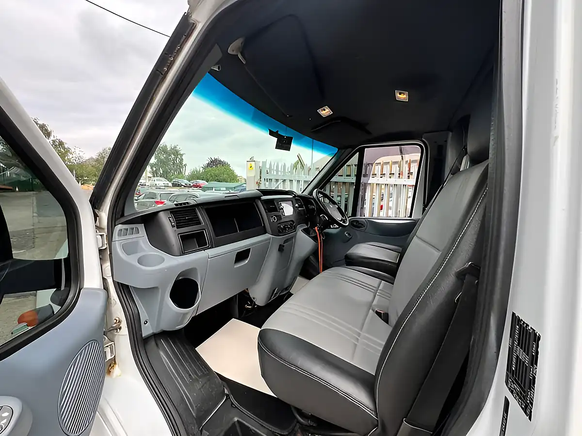 Used 2006 Ford Transit 350 Lwb White - Interior and Exterior details 18