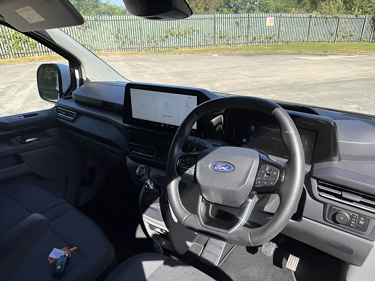 Used 2006 Ford Transit Custom Limited Frozen White - Interior and Exterior details 10