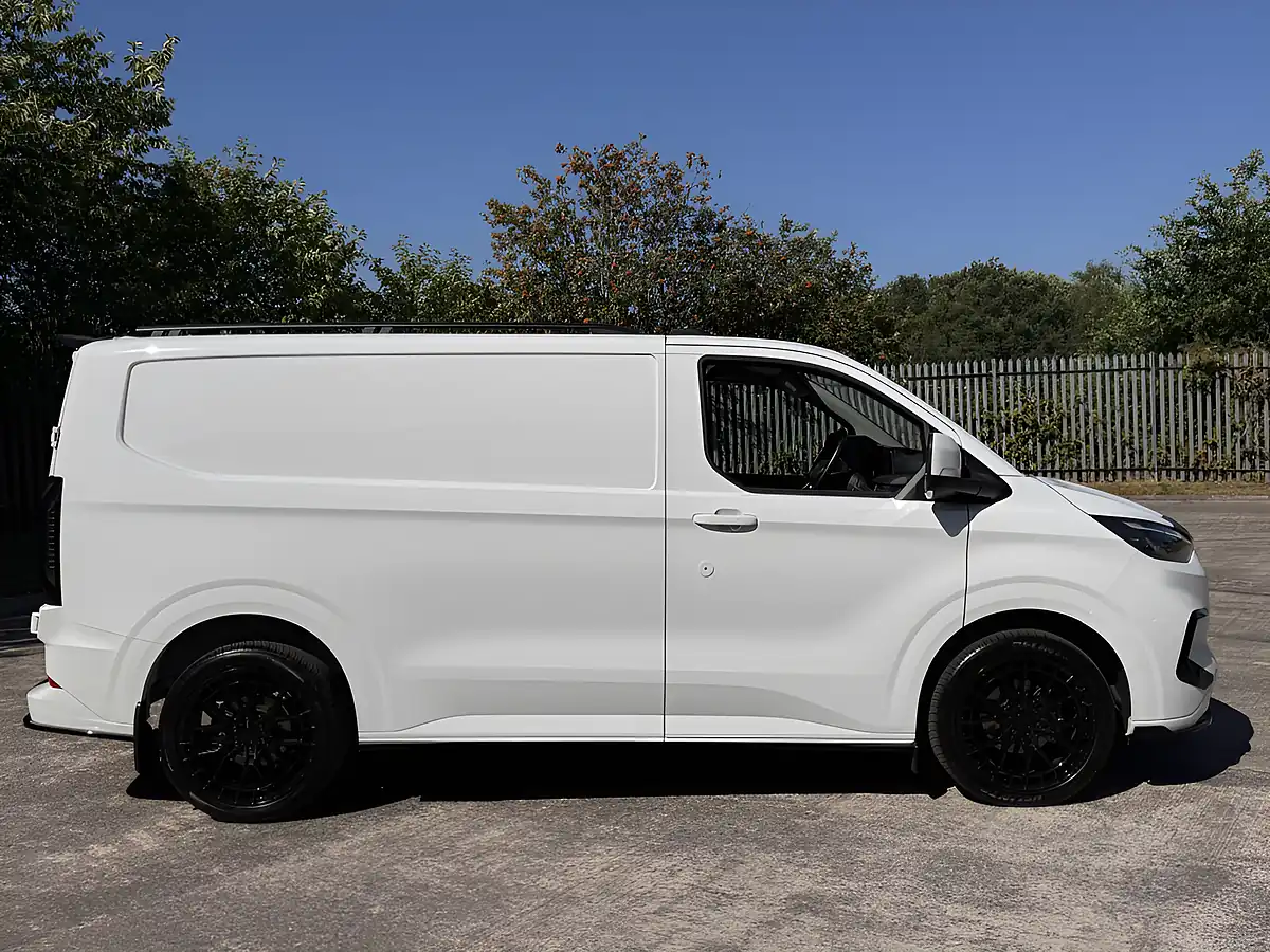 Used 2006 Ford Transit Custom Limited Frozen White - Interior and Exterior details 13