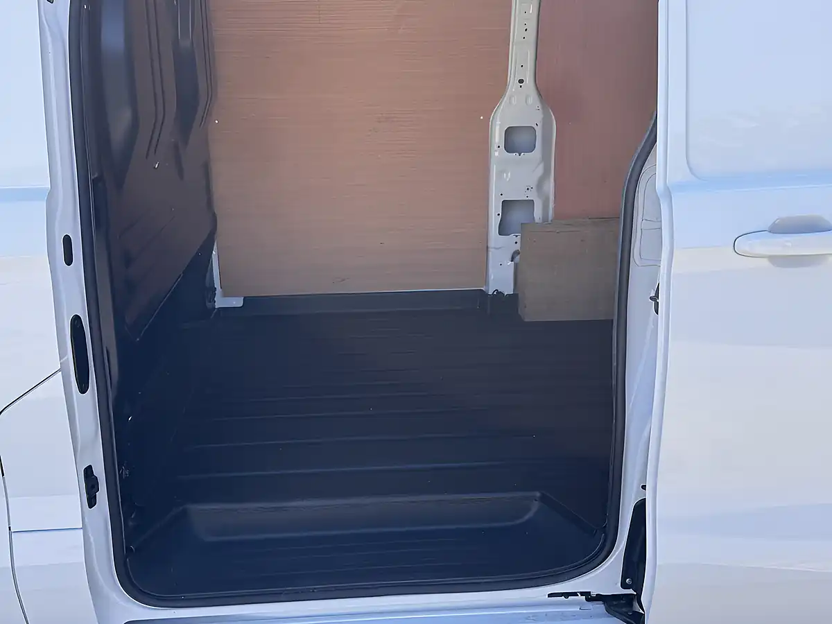 Used 2006 Ford Transit Custom Limited Frozen White - Interior and Exterior details 14