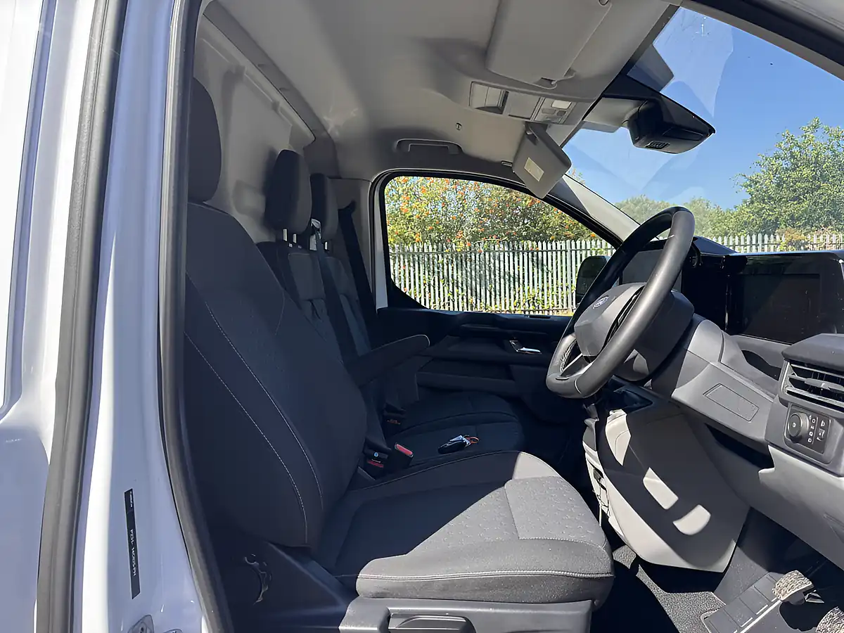 Used 2006 Ford Transit Custom Limited Frozen White - Interior and Exterior details 17