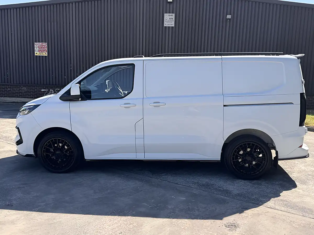 Used 2006 Ford Transit Custom Limited Frozen White - Interior and Exterior details 4