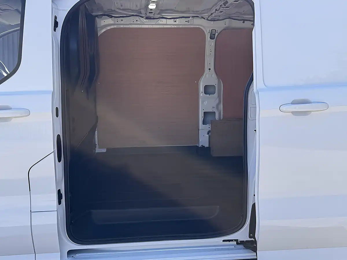 Used 2006 Ford Transit Custom Limited Frozen White - Interior and Exterior details 6