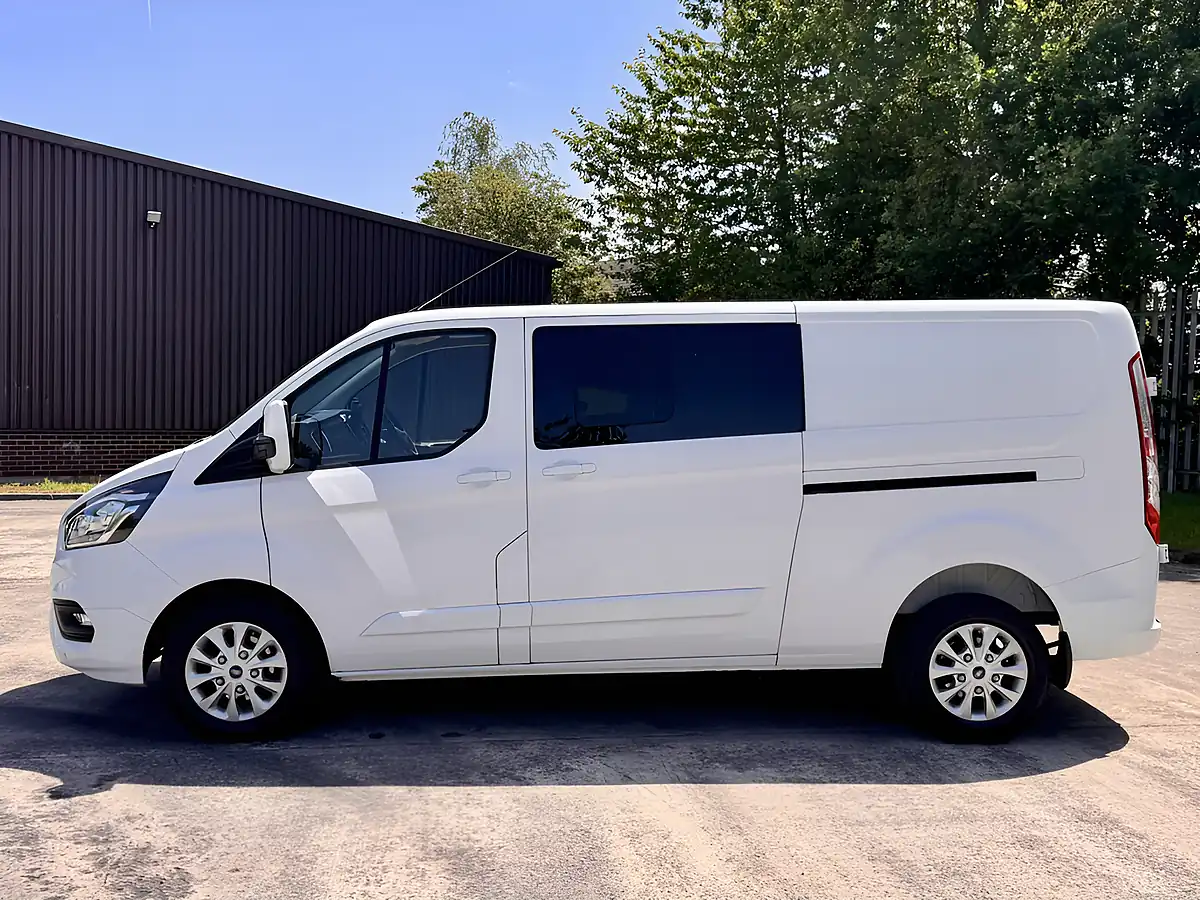 Used 2006 Ford Transit Custom Limited White - Interior and Exterior details 4
