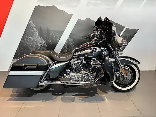 2006 Harley-Davidson Electra Glide Ultra Classic CVO 1800