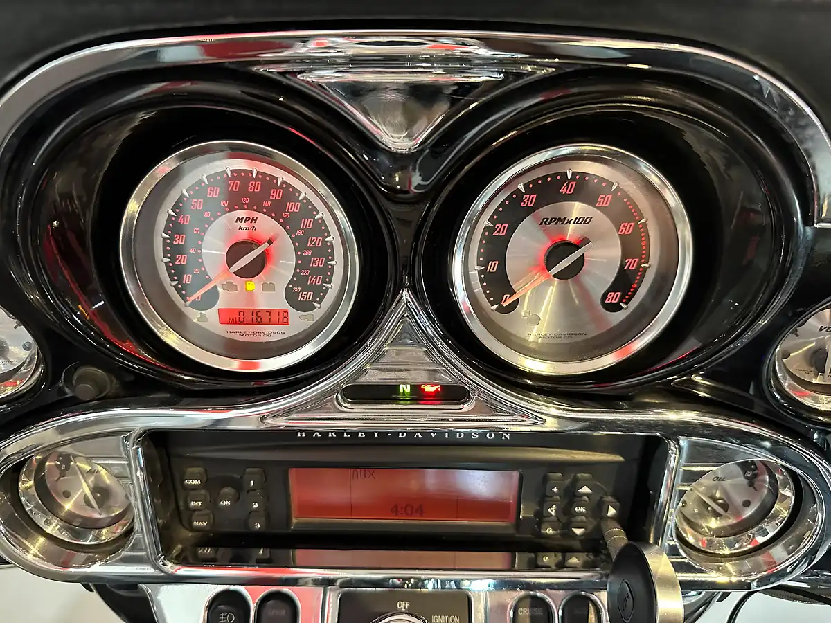 Used 2006 Harley-Davidson Electra Glide Ultra Classic Se Cvo - Interior and Exterior details 14