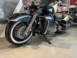 Used 2006 Harley-Davidson Electra Glide Ultra Classic Se Cvo - Interior and Exterior details 6