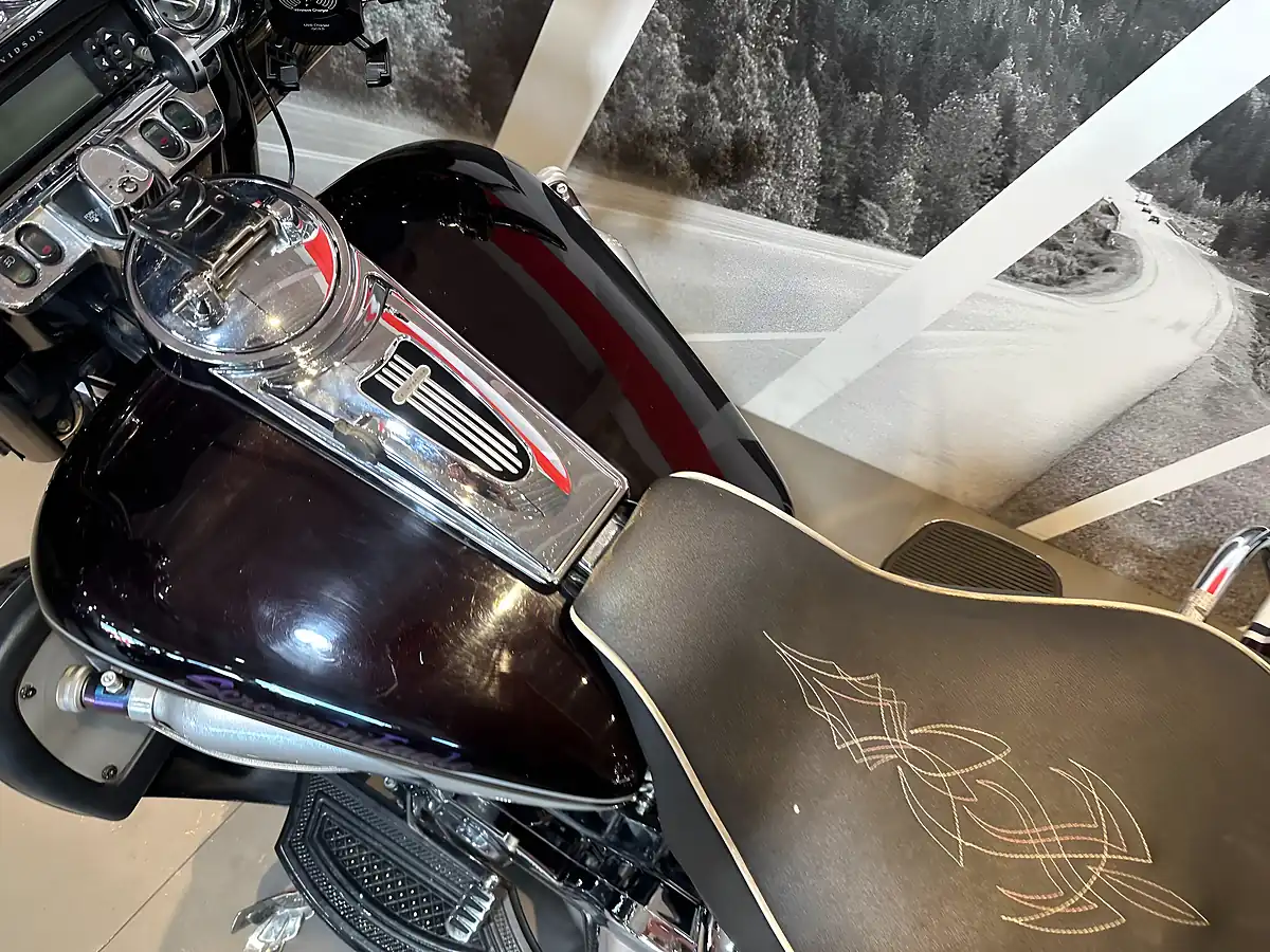 Used 2006 Harley-Davidson Electra Glide Ultra Classic Se Cvo - Interior and Exterior details 7