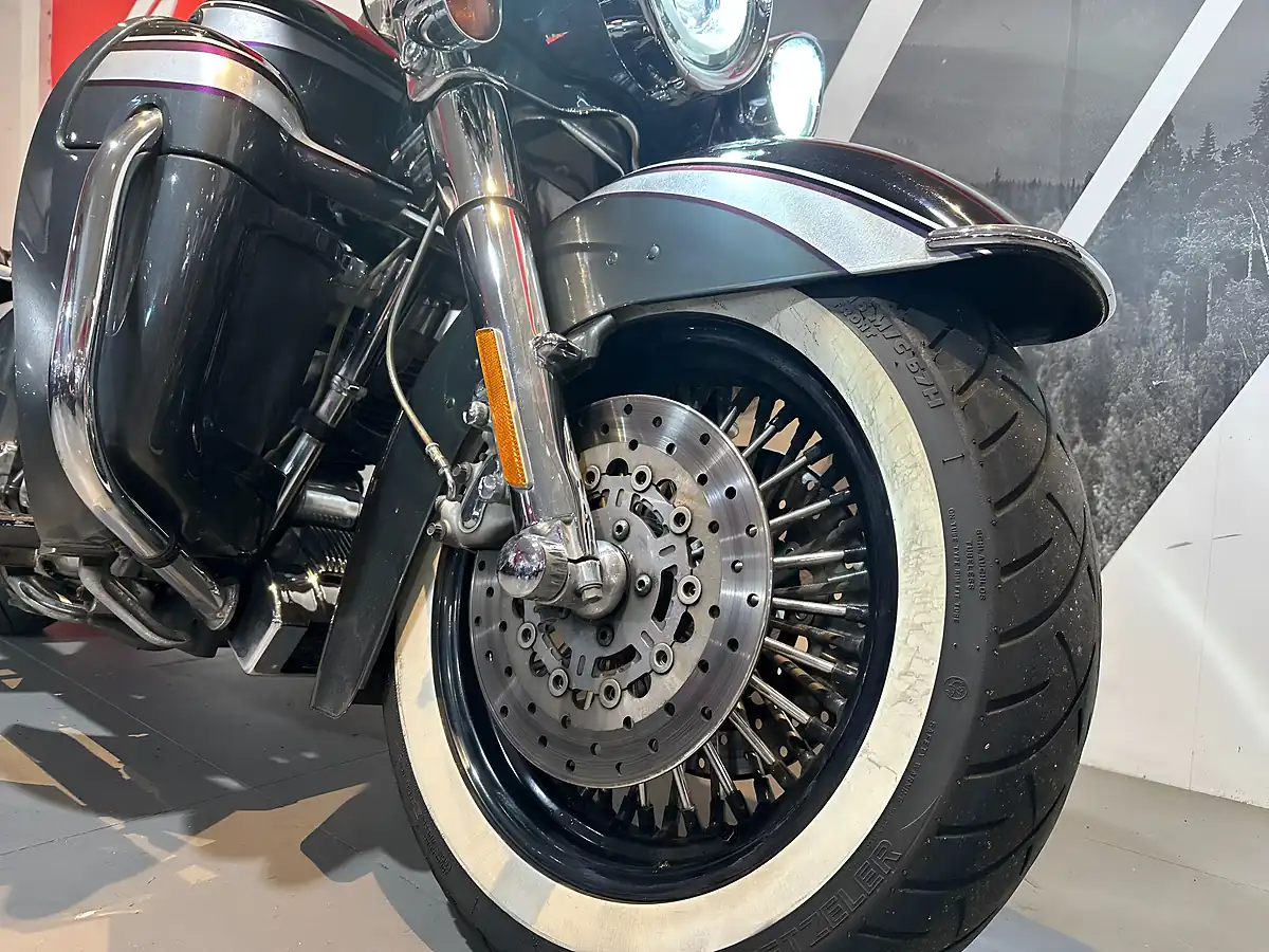 Used 2006 Harley-Davidson Electra Glide Ultra Classic Se Cvo - Interior and Exterior details 9
