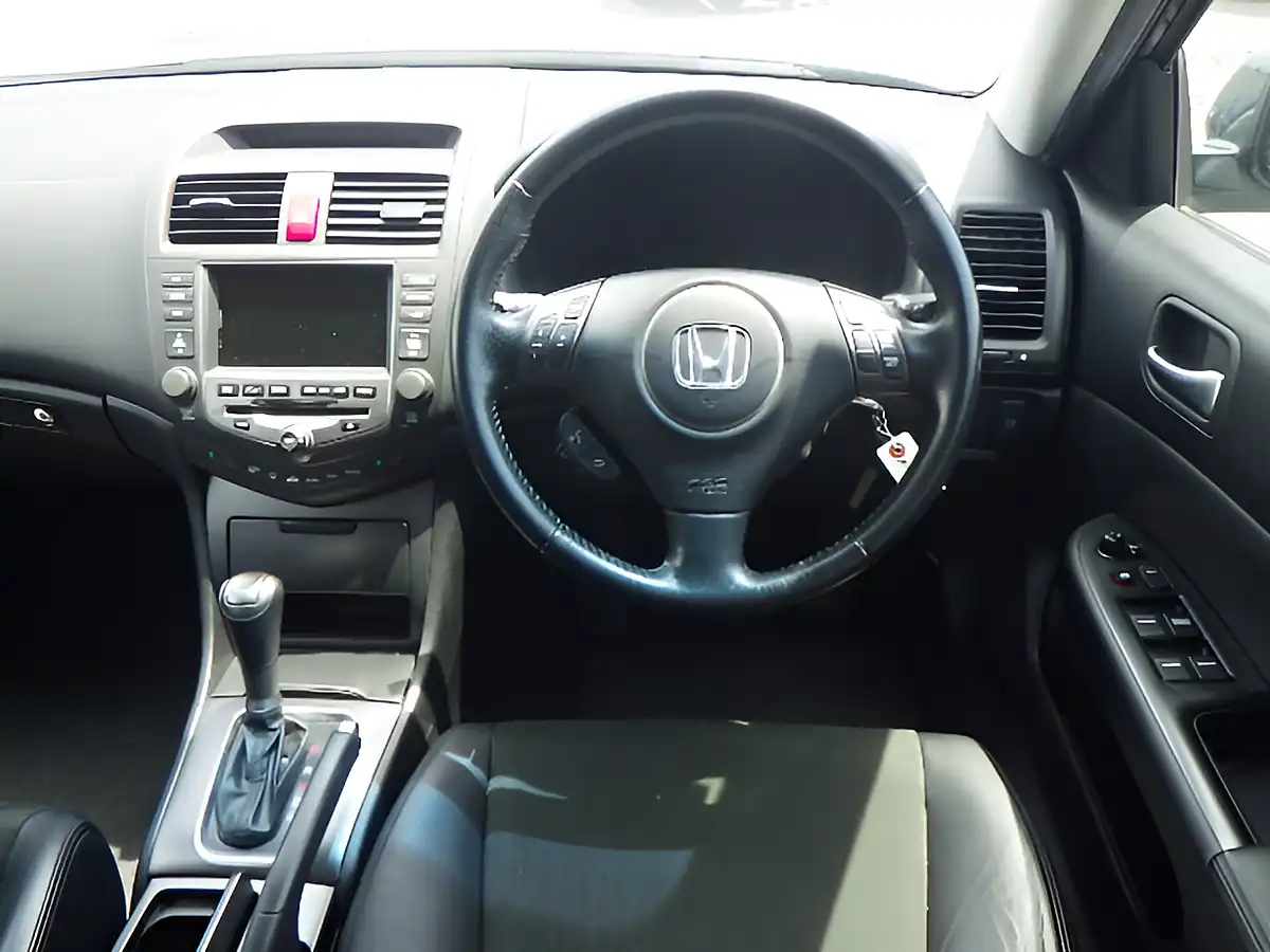 Used 2006 Honda Accord Type S Green - Interior and Exterior details 14