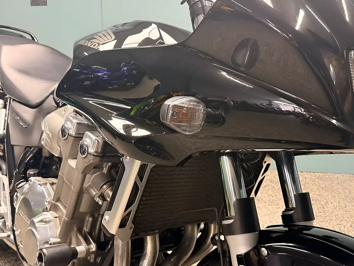 Used 2006 Honda CB1300 S Black - Interior and Exterior details 11