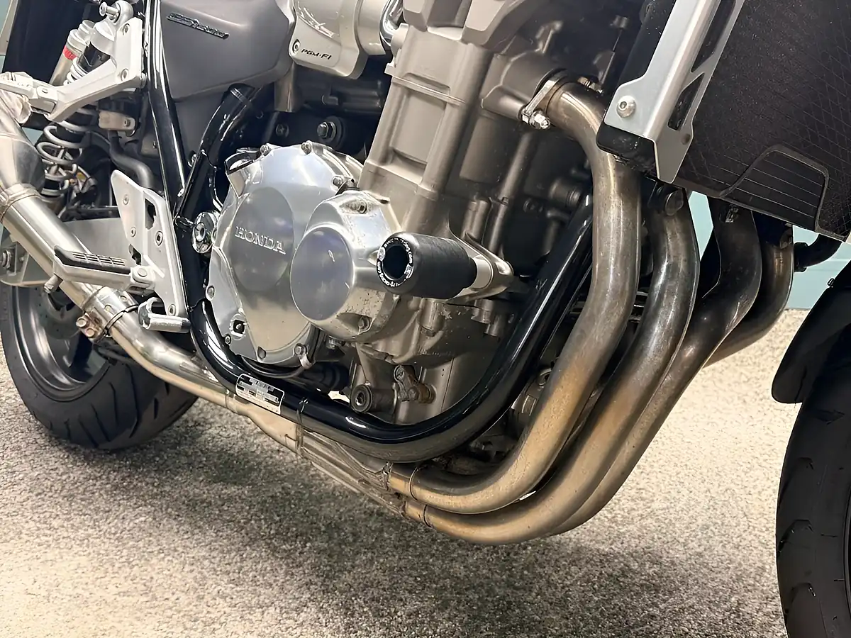 Used 2006 Honda CB1300 S Black - Interior and Exterior details 12
