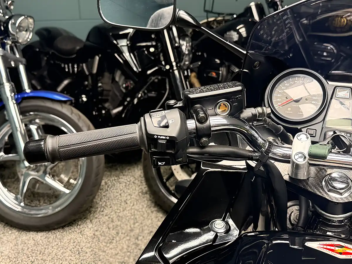 Used 2006 Honda CB1300 S Black - Interior and Exterior details 15
