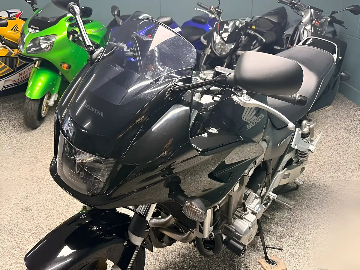 Used 2006 Honda CB1300 S Black - Interior and Exterior details 18