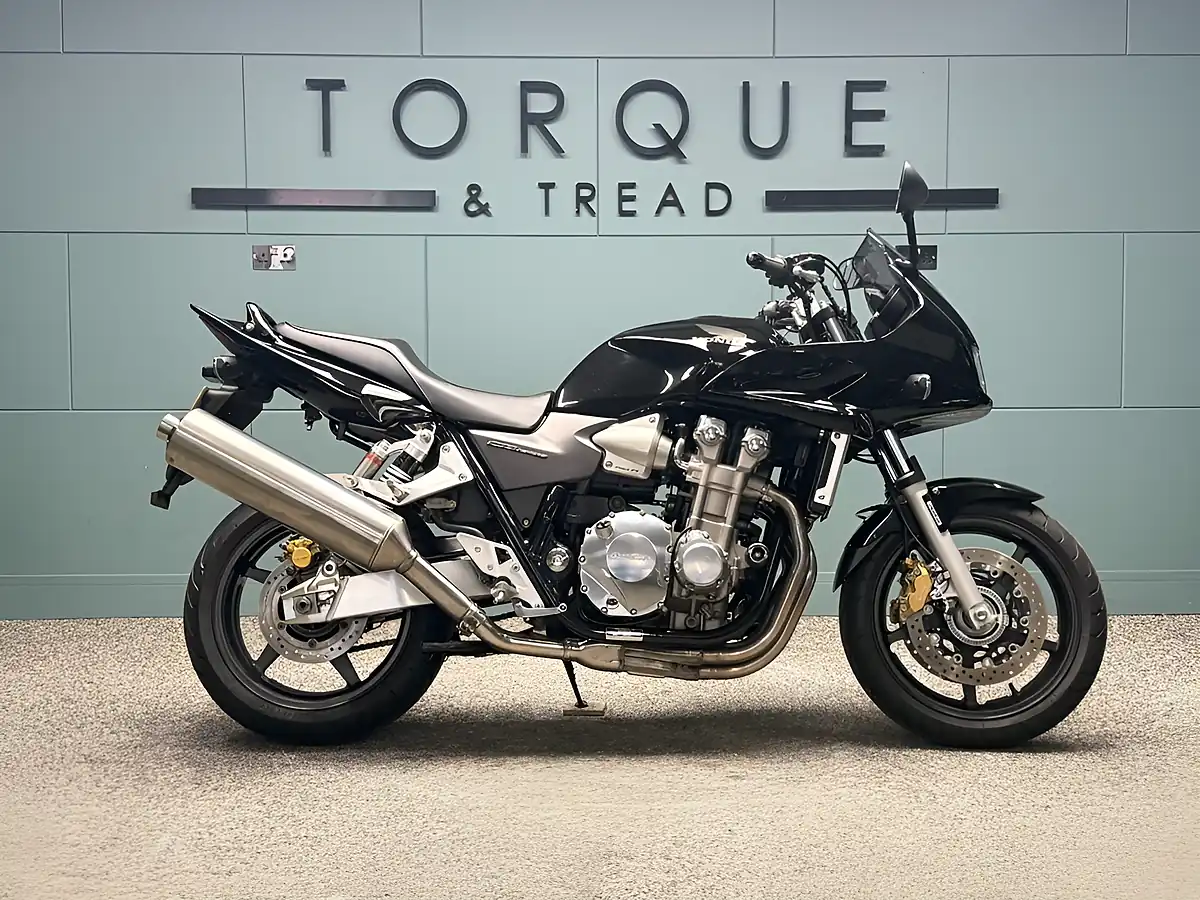 Used 2006 Honda CB1300 S Black - Interior and Exterior details 2