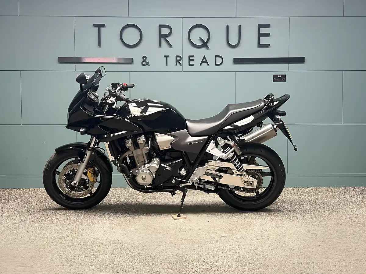 Used 2006 Honda CB1300 S Black - Interior and Exterior details 8