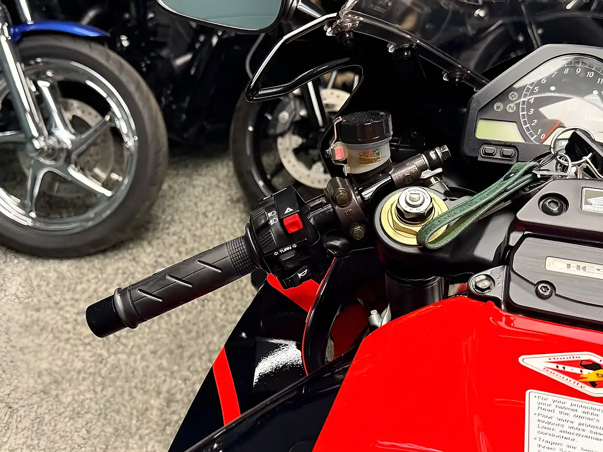 Used 2006 Honda Cbr1000rr Fireblade Red - Interior and Exterior details 15