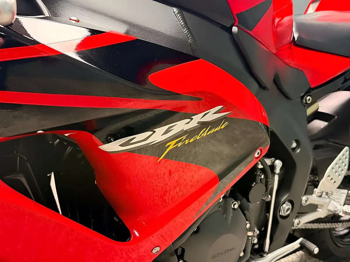 Used 2006 Honda Cbr1000rr Fireblade Red - Interior and Exterior details 17