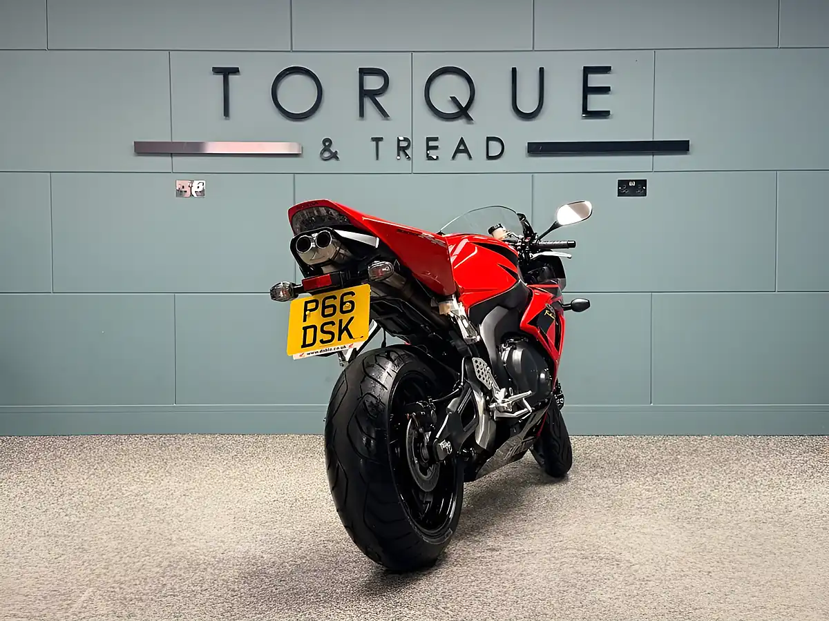Used 2006 Honda Cbr1000rr Fireblade Red - Interior and Exterior details 4