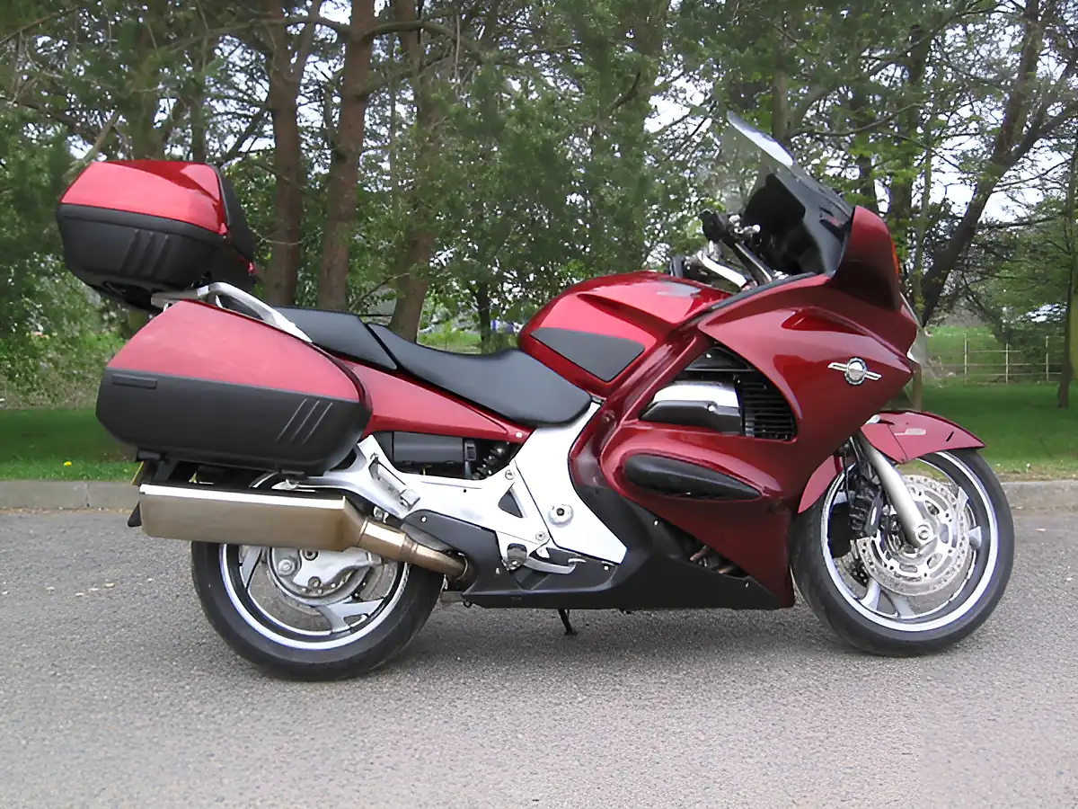 Used 2006 Honda ST1300 Pan European Wine Red Metallic - Interior and Exterior details 2