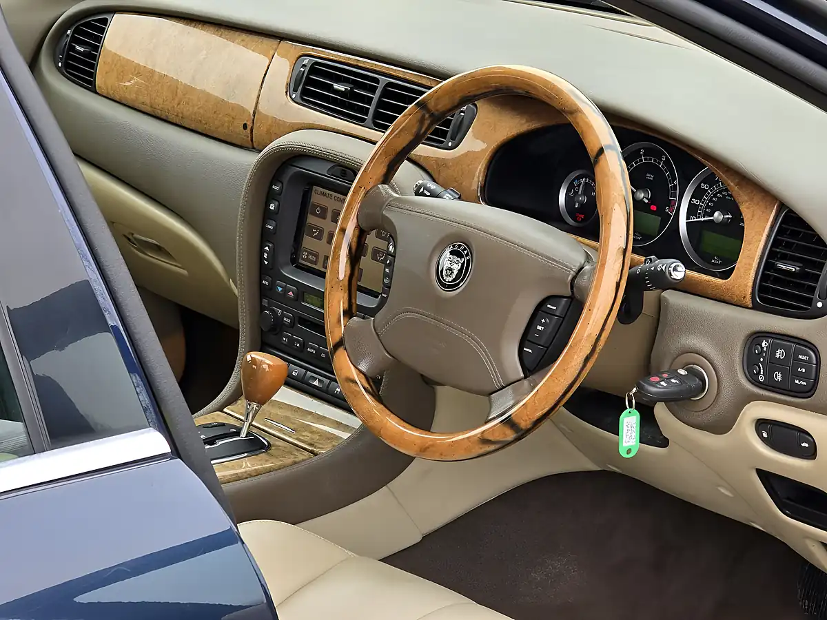Used 2006 Jaguar S-Type Se Indigo Blue - Interior and Exterior details 2