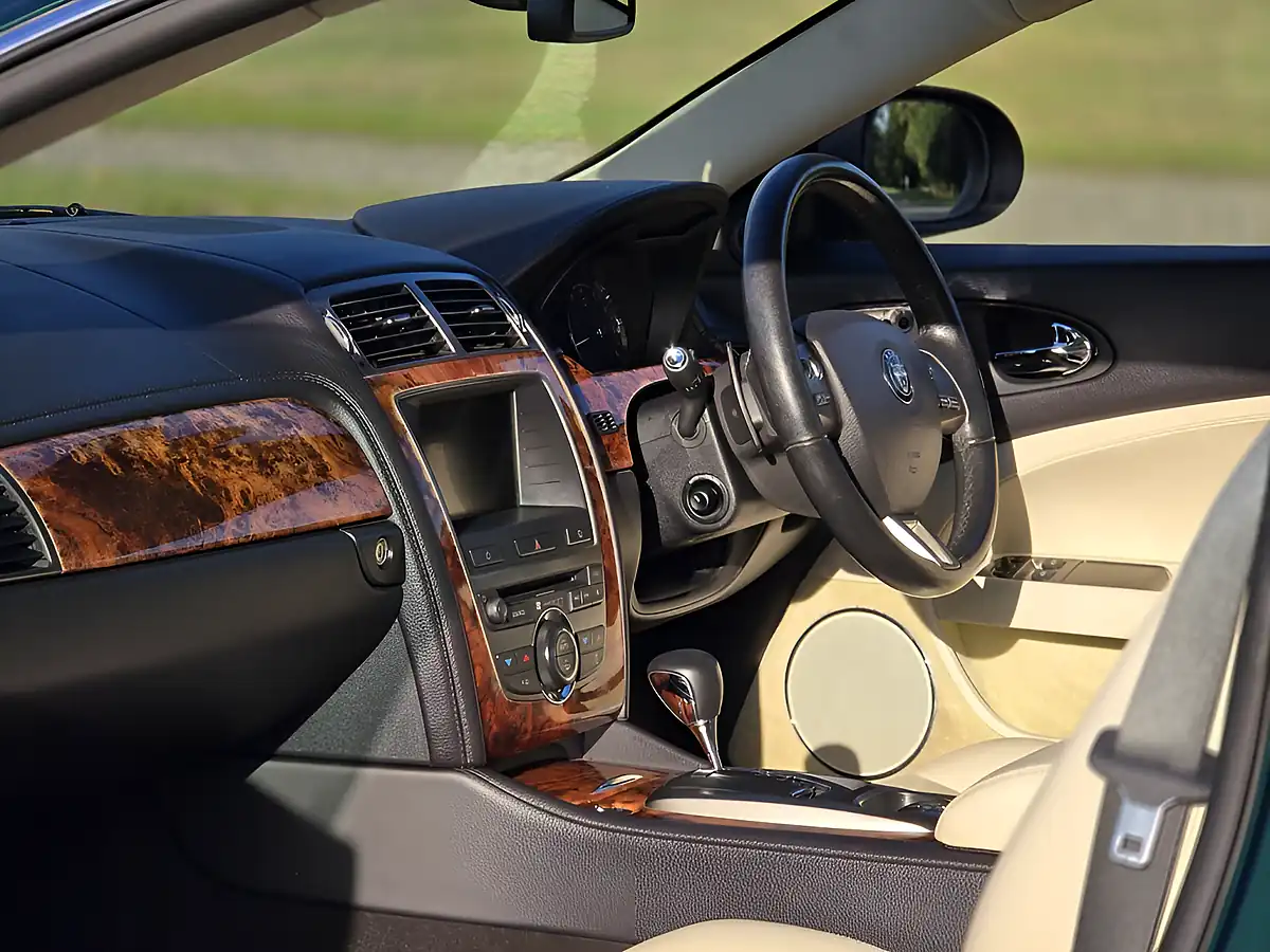 Used 2006 Jaguar Xk British Racing Green - Interior and Exterior details 15