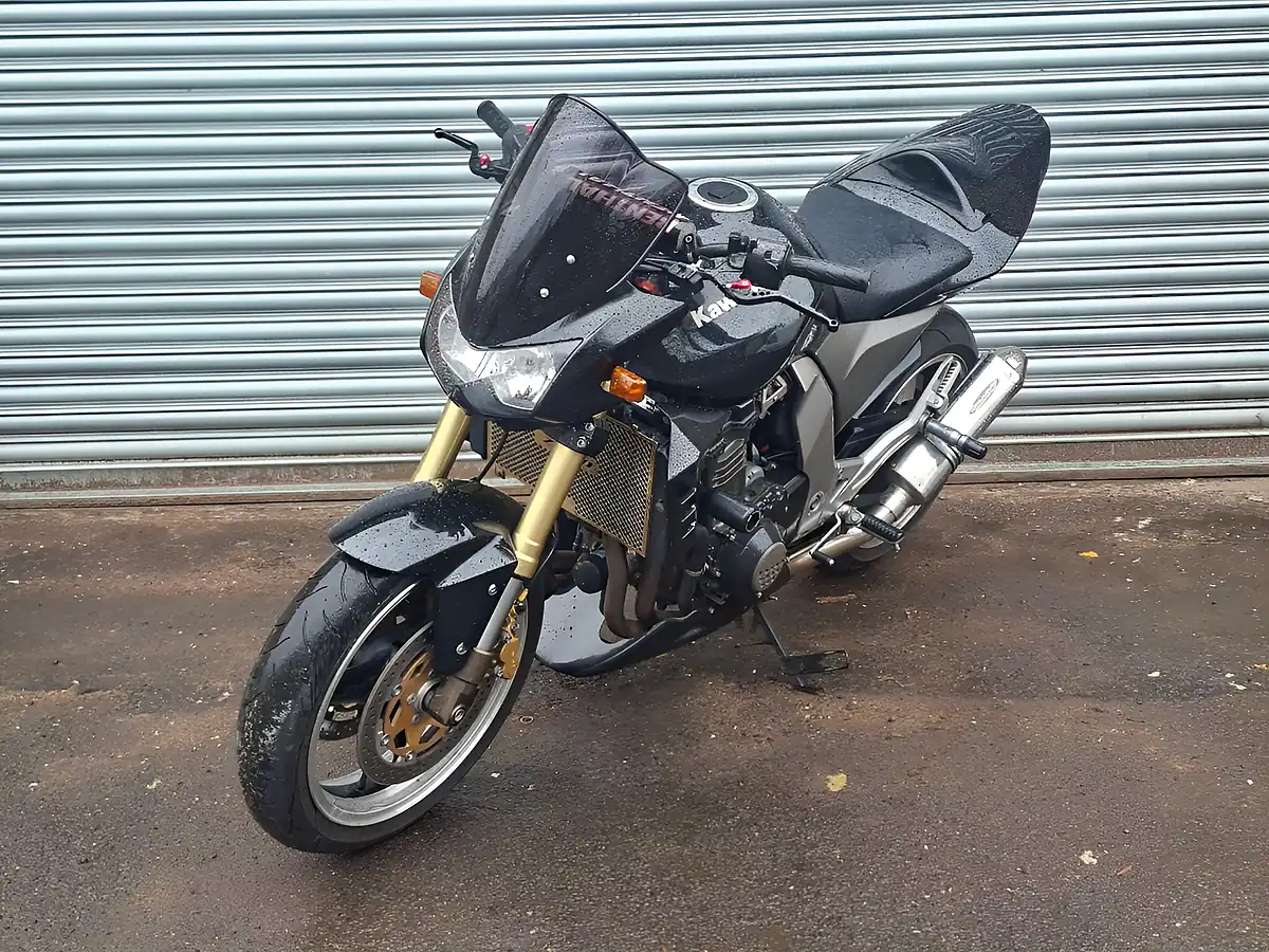 Used 2006 Kawasaki Z1000 Standard Black - Interior and Exterior details 3