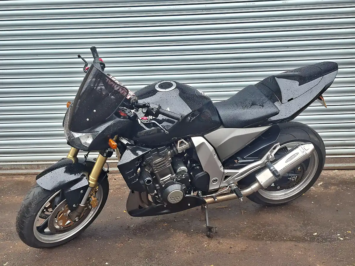 Used 2006 Kawasaki Z1000 Standard Black - Interior and Exterior details 5