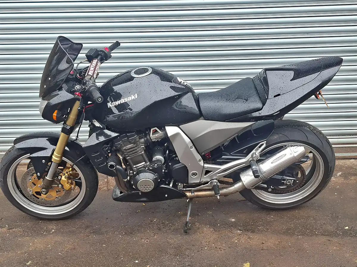 Used 2006 Kawasaki Z1000 Standard Black - Interior and Exterior details 6