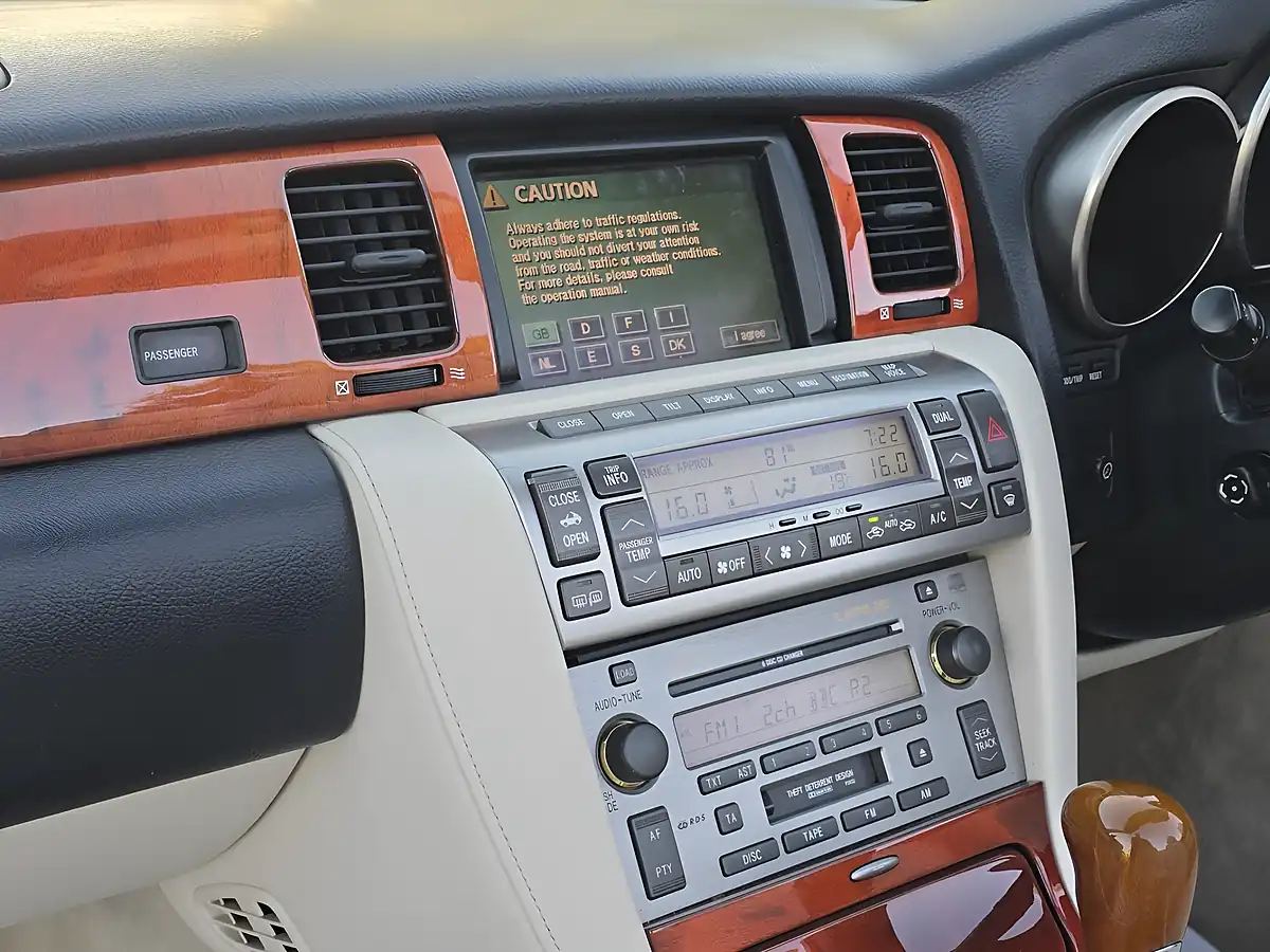 Used 2006 Lexus Sc Facelift Silver - Interior and Exterior details 19