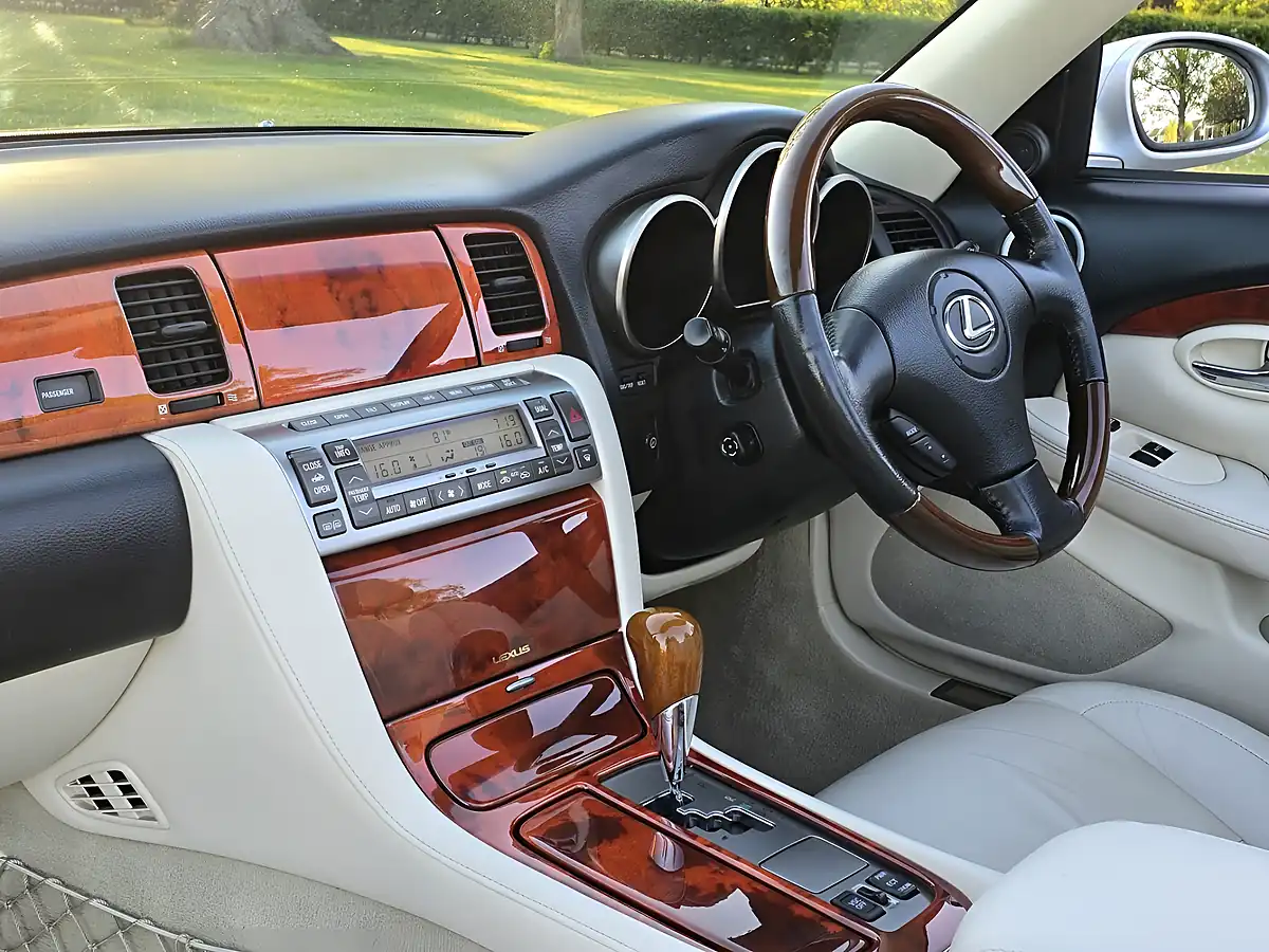 Used 2006 Lexus Sc Facelift Silver - Interior and Exterior details 2