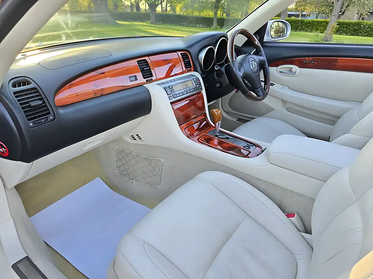 Used 2006 Lexus Sc Facelift Silver - Interior and Exterior details 9
