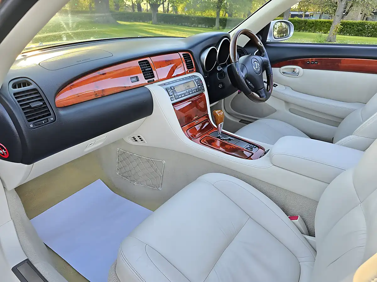 Used 2006 Lexus Sc Facelift Silver - Interior and Exterior details 9