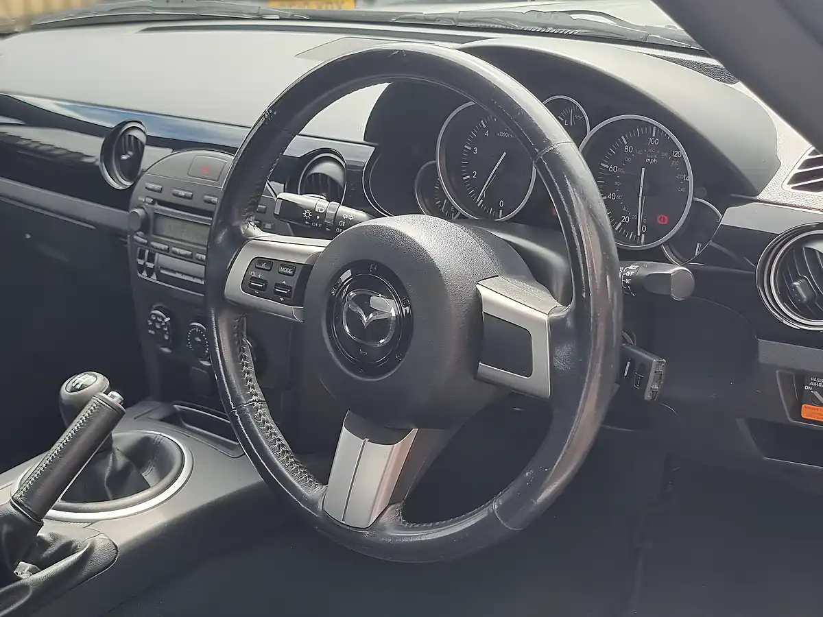 Used 2006 Mazda MX-5 Silver - Interior and Exterior details 10