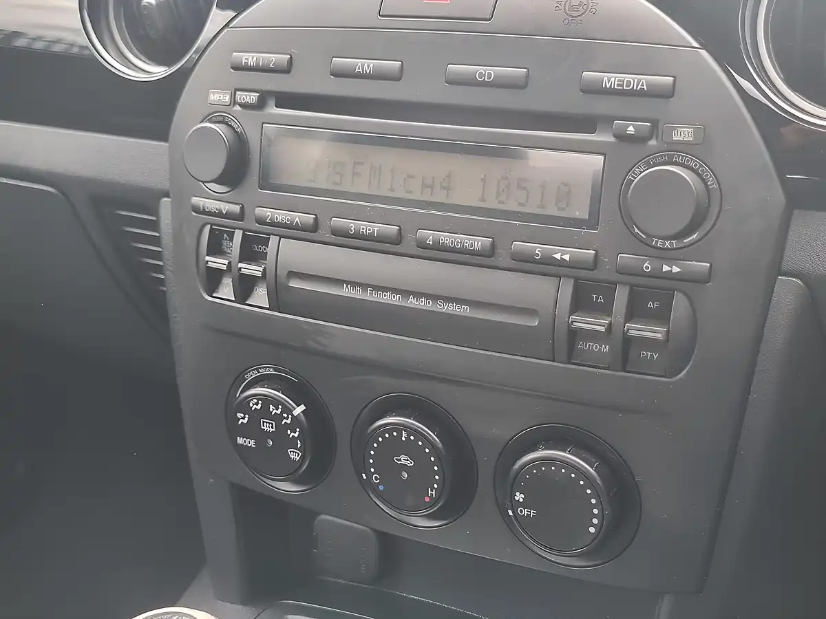 Used 2006 Mazda MX-5 Silver - Interior and Exterior details 14