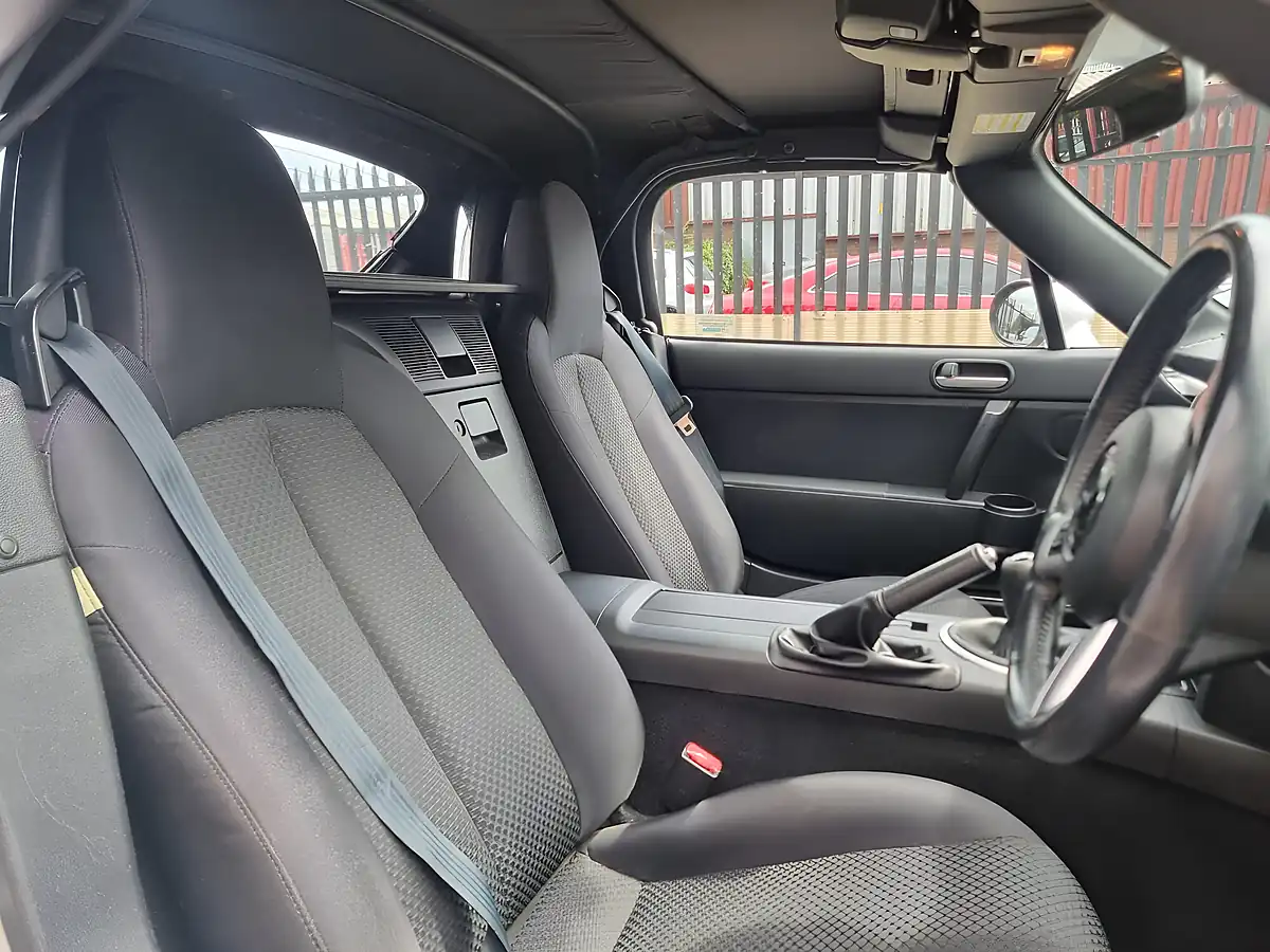 Used 2006 Mazda MX-5 Silver - Interior and Exterior details 8