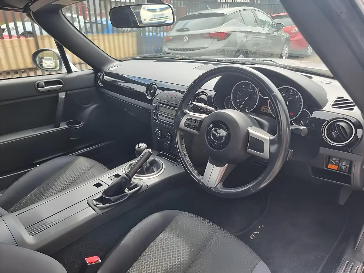 Used 2006 Mazda MX-5 Silver - Interior and Exterior details 9