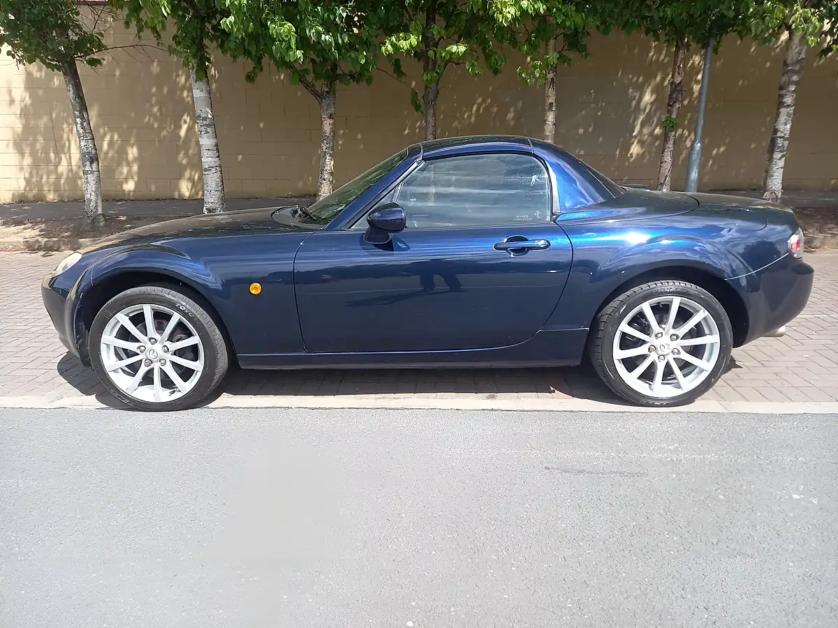 Used 2006 Mazda MX5 Sport Blue Metallic - Interior and Exterior details 11