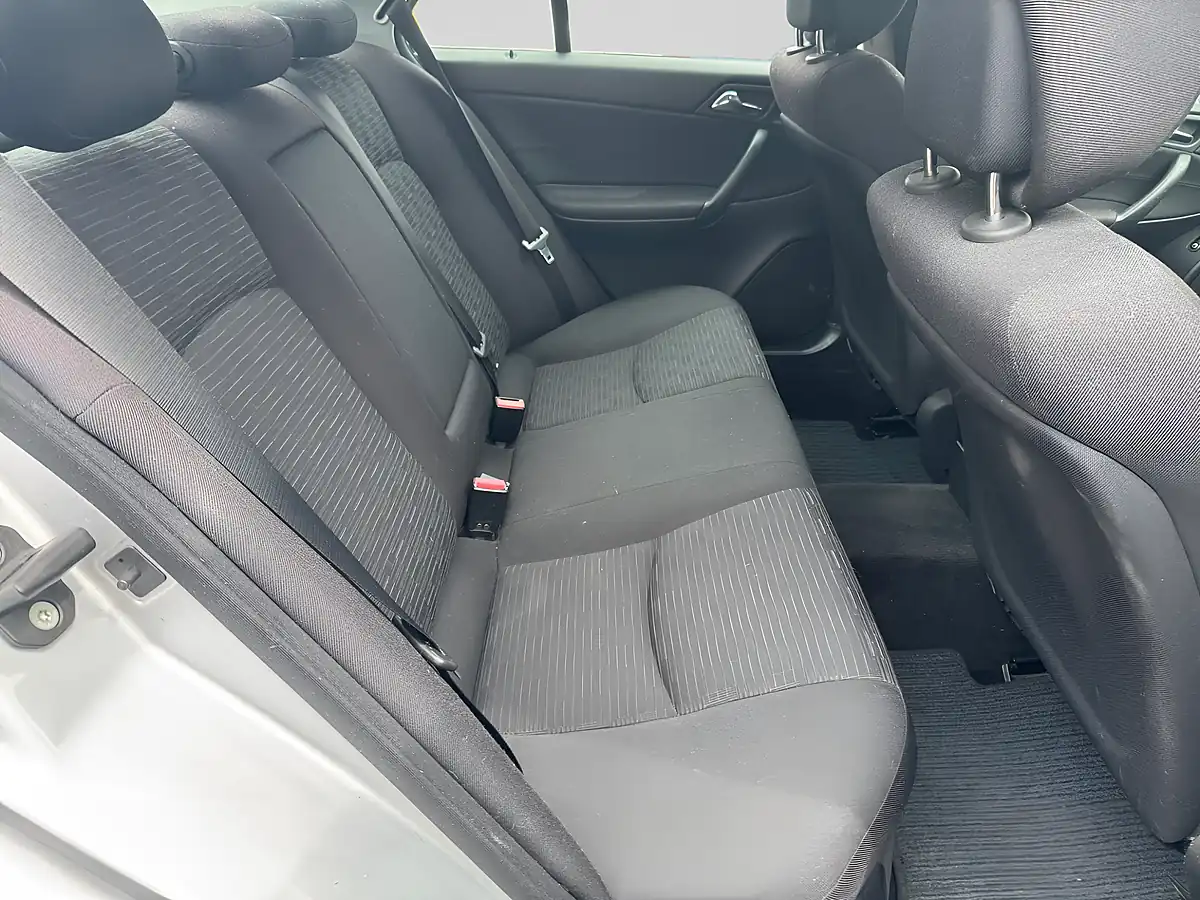 Used 2006 Mercedes-Benz C Class Classic Se Silver - Interior and Exterior details 16