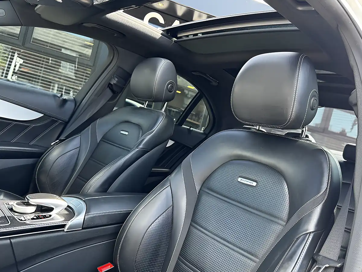Used 2006 Mercedes-Benz C-Class Premium White - Interior and Exterior details 18