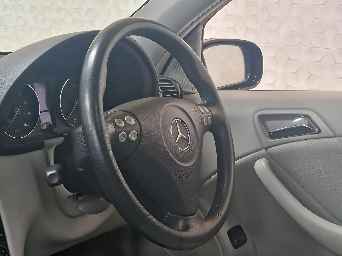 Used 2006 Mercedes-Benz C-Class Se Obsidian Black - Interior and Exterior details 11
