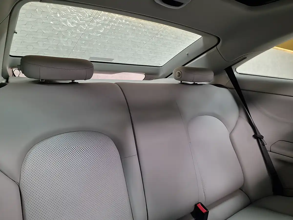 Used 2006 Mercedes-Benz C-Class Se Obsidian Black - Interior and Exterior details 18
