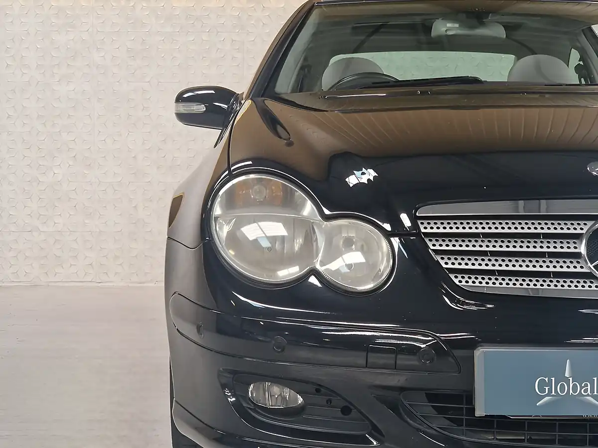 Used 2006 Mercedes-Benz C-Class Se Obsidian Black - Interior and Exterior details 6