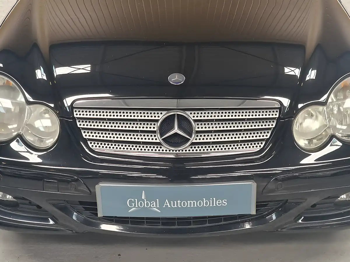 Used 2006 Mercedes-Benz C-Class Se Obsidian Black - Interior and Exterior details 7