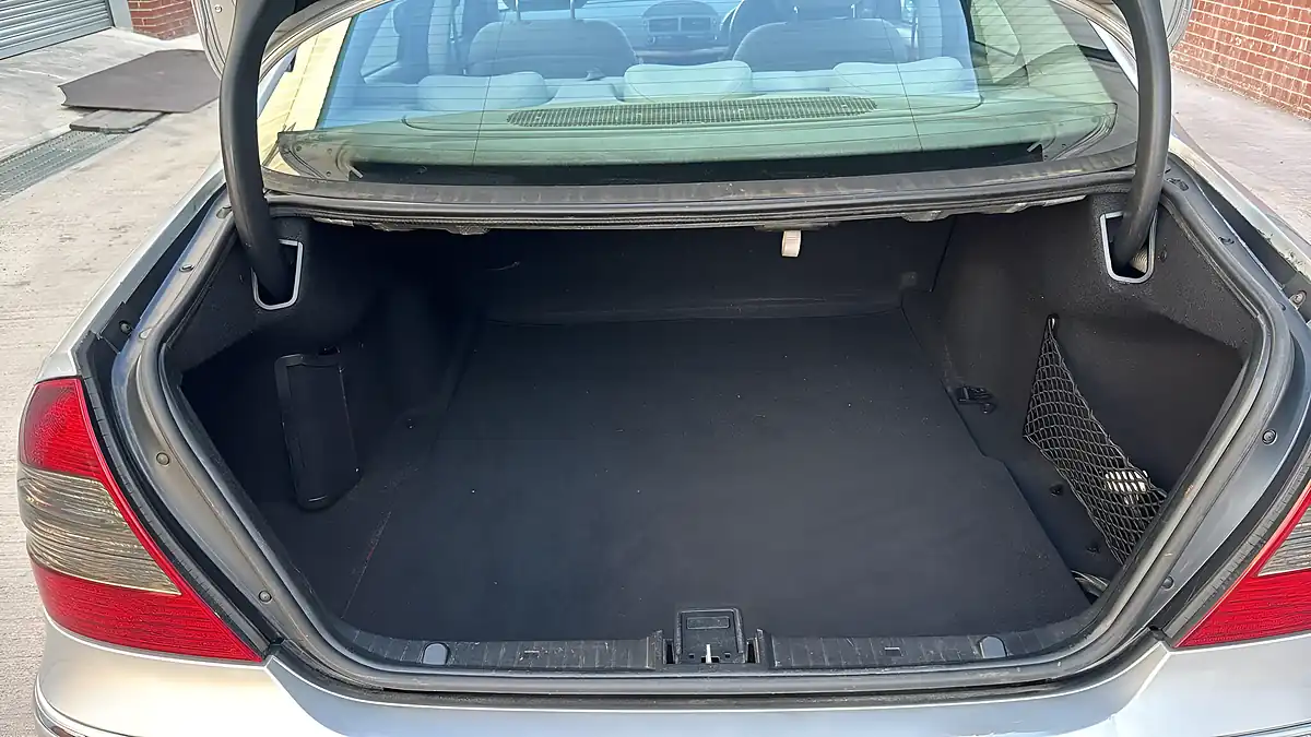 Used 2006 Mercedes-Benz E Class Elegance Silver - Interior and Exterior details 10