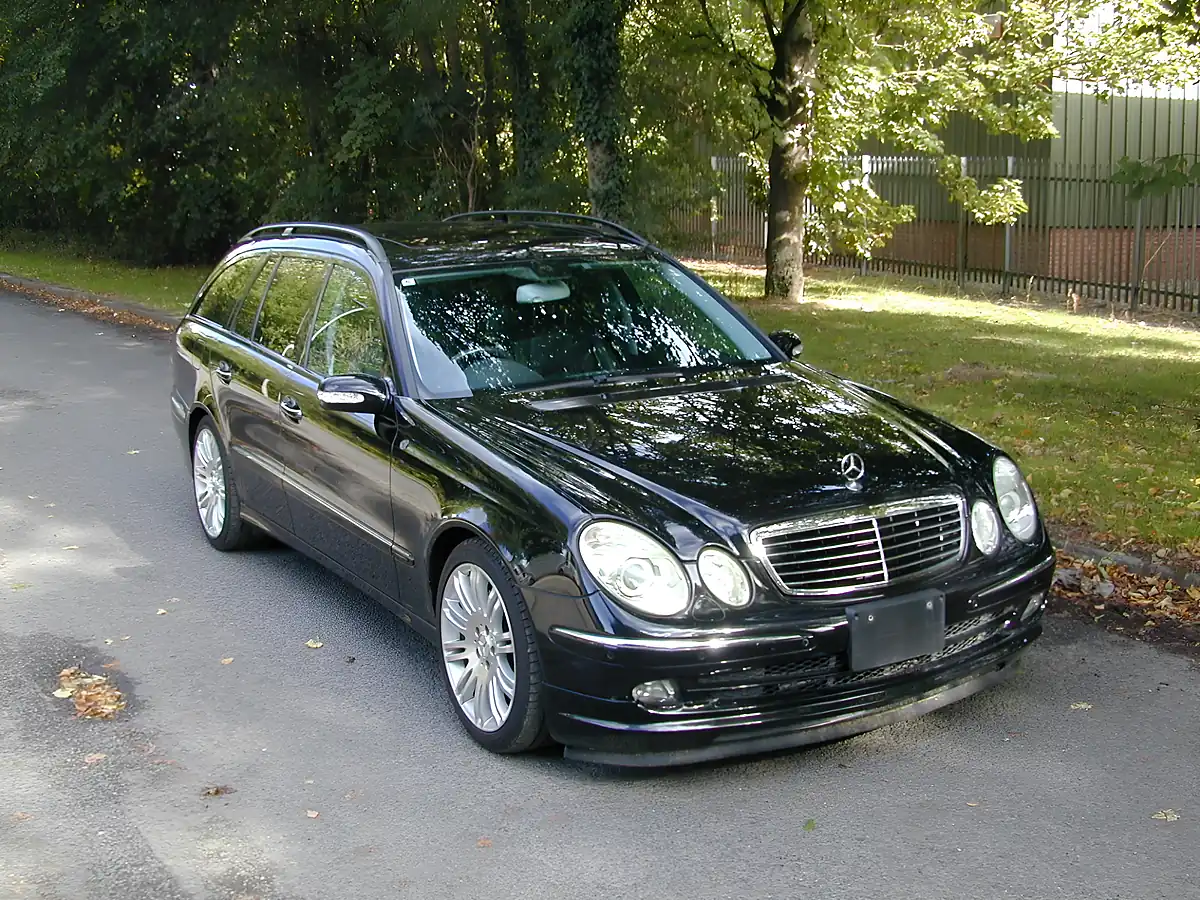 Used 2006 Mercedes-Benz E Class Estate Black - Front View